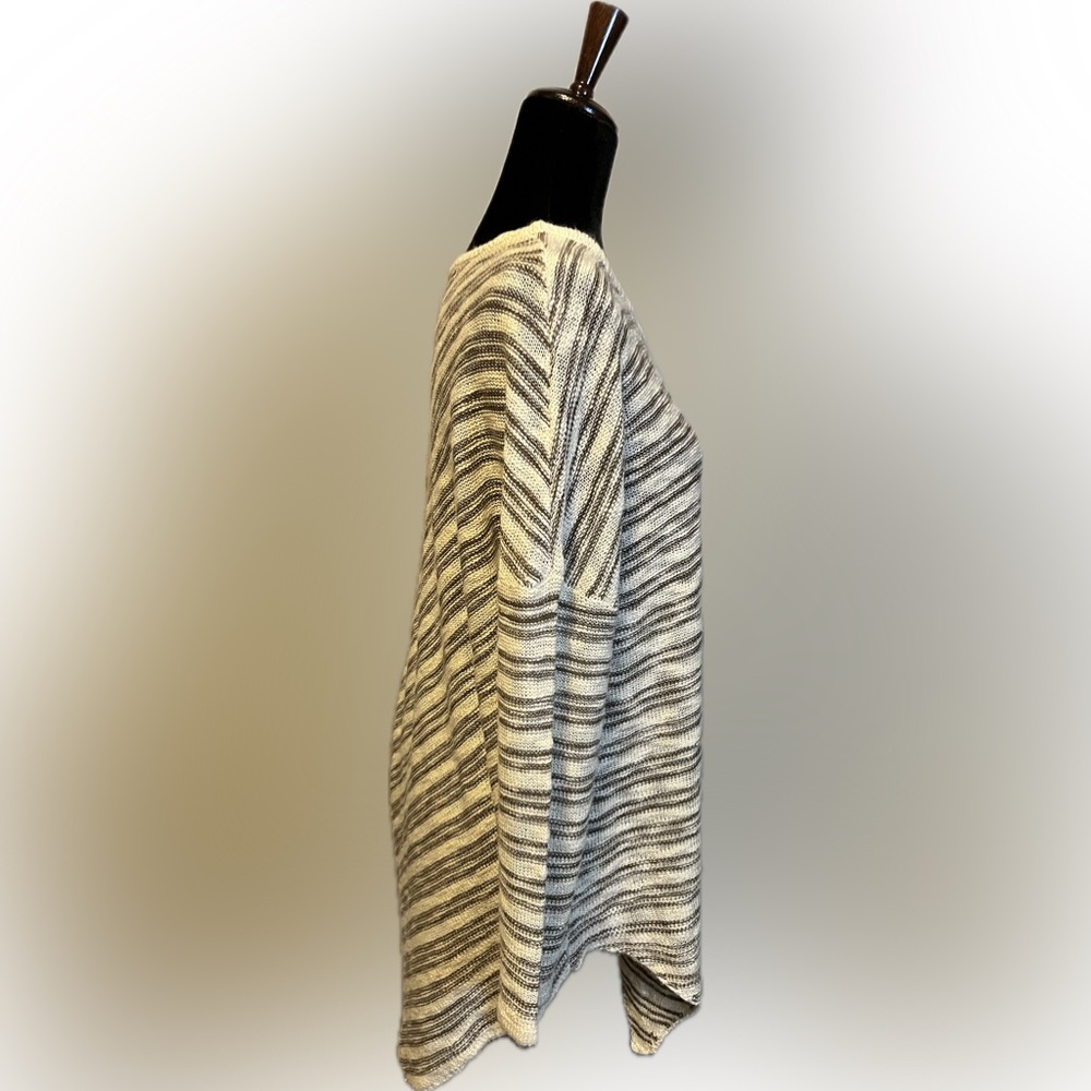 Democracy Striped Asymmetrical Hem Sweater Top Beige & Gray size M - Picture 4 of 16